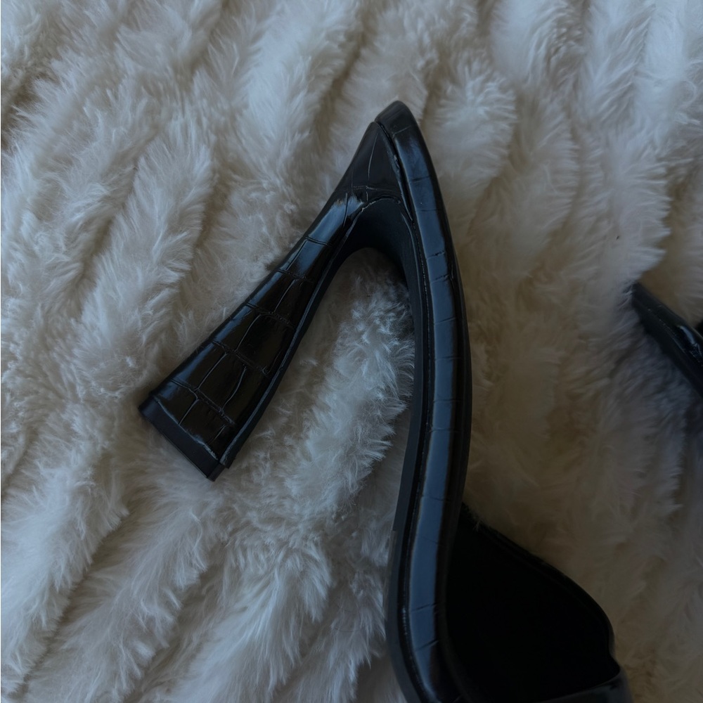 Express Black Strap Heels Faux Croc Texture Size 8.5 - Picture 2 of 8